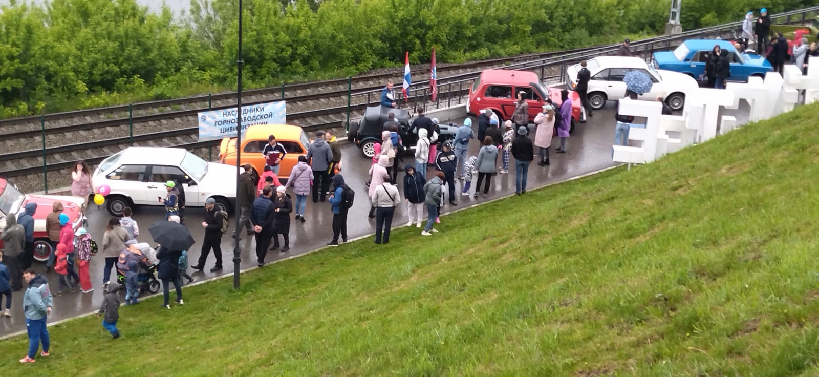 На набережной проходит выставка ретро-автомобилей | 12.06.2022 | Пермь -  БезФормата