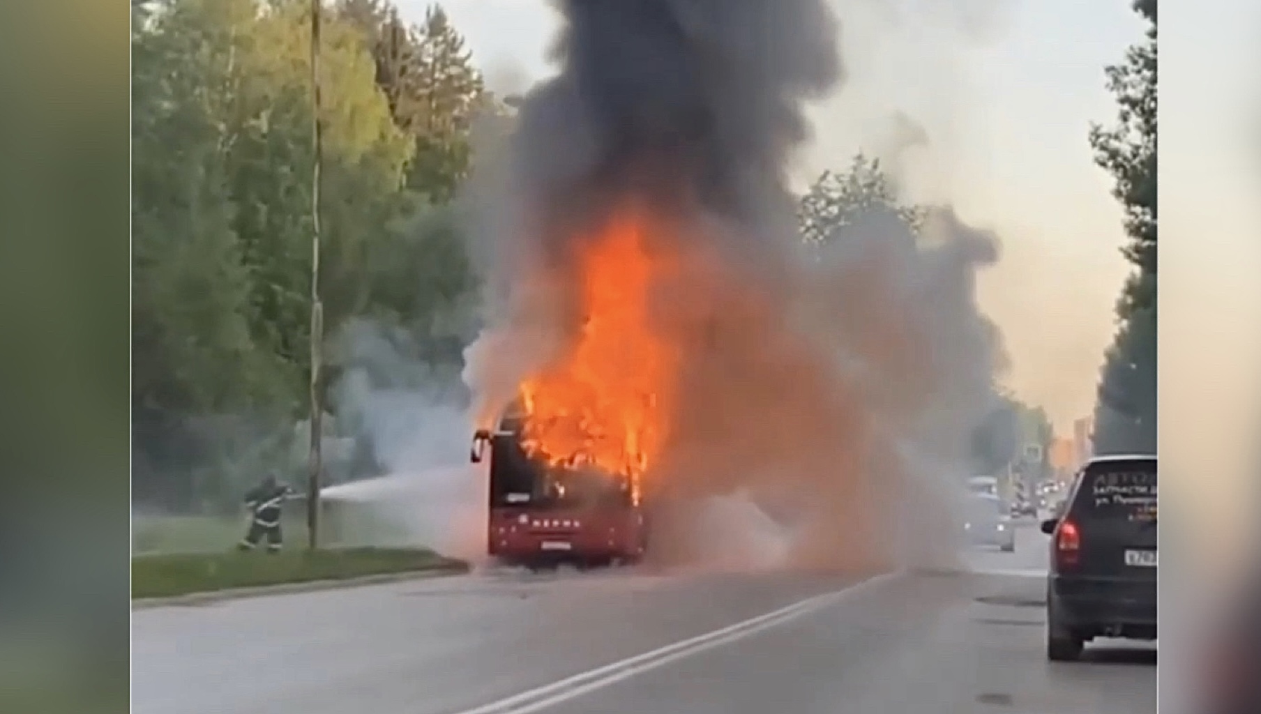 Загорелась машина в Перми на Ленина