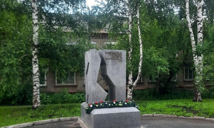 Памятник 25 июня, без модели атома.
Фото: портал 