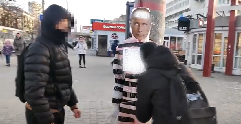 Скрин с видео экстремистского