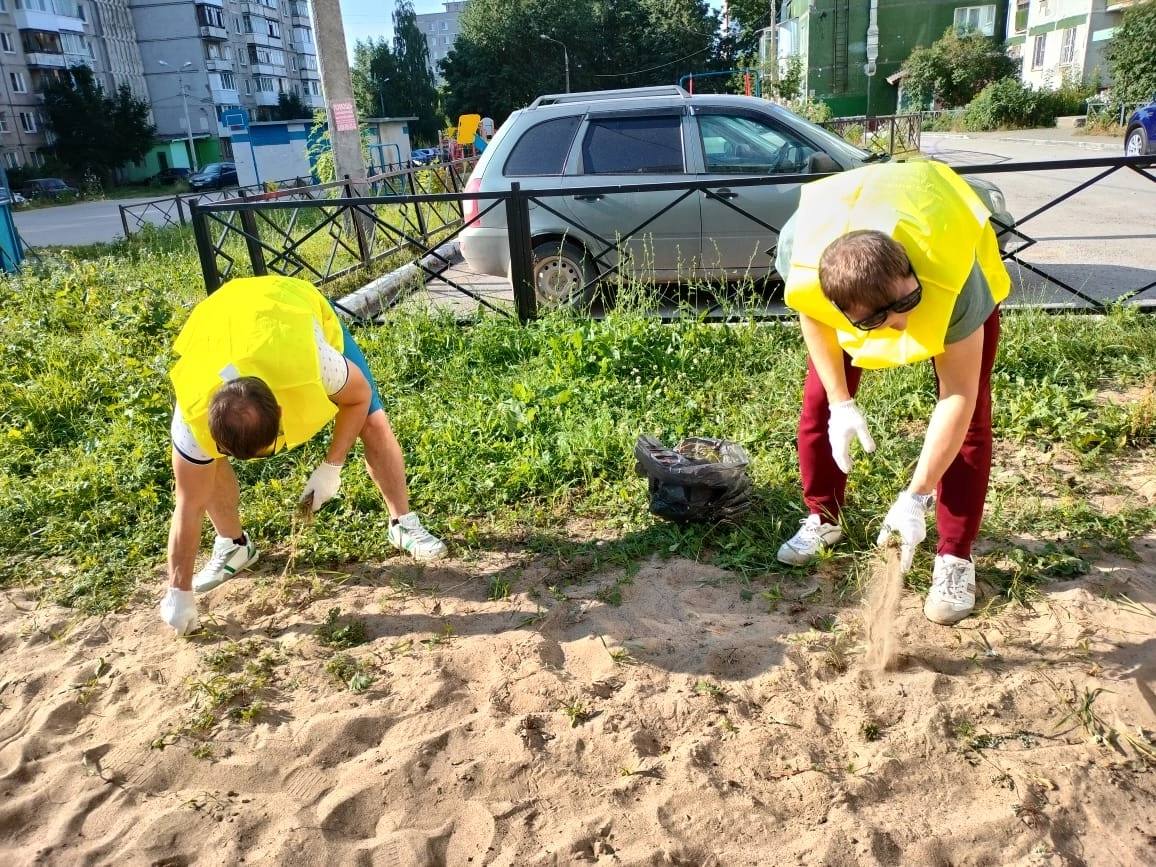 Взялись за спортплощадки и дворы: осужденные пермской колонии  благоустраивают город | 29.07.2022 | Пермь - БезФормата