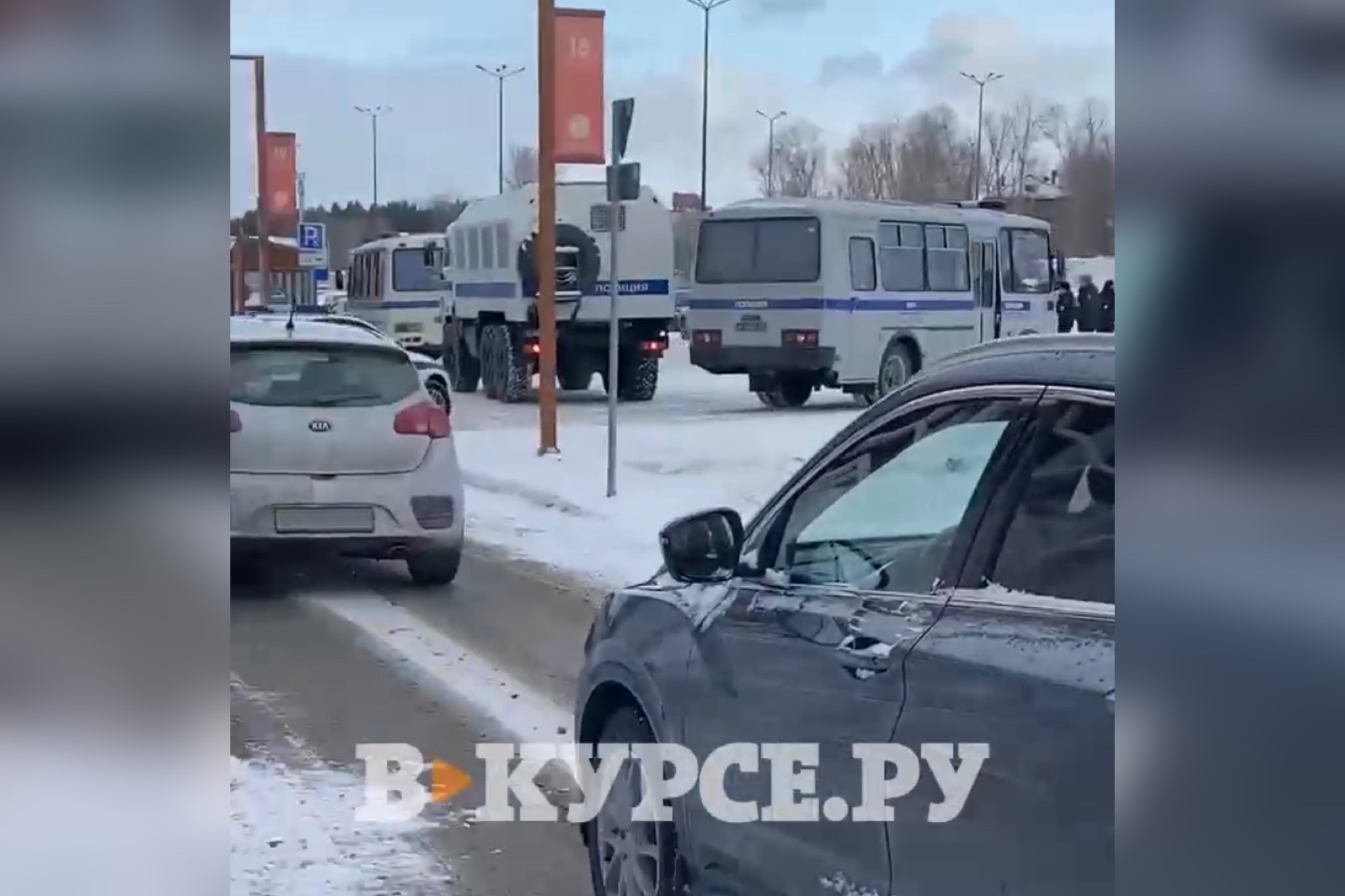 Очевидцы сообщают о задержаниях в пермском ТРЦ «Планета» | 01.03.2023 |  Пермь - БезФормата