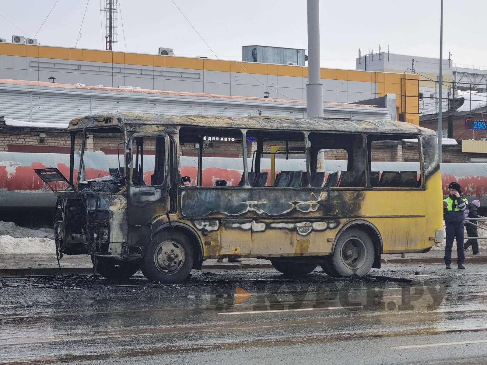 Остановки 14 автобуса пермь. Автобус. Российские автобусы. Горит Пермский автобус.