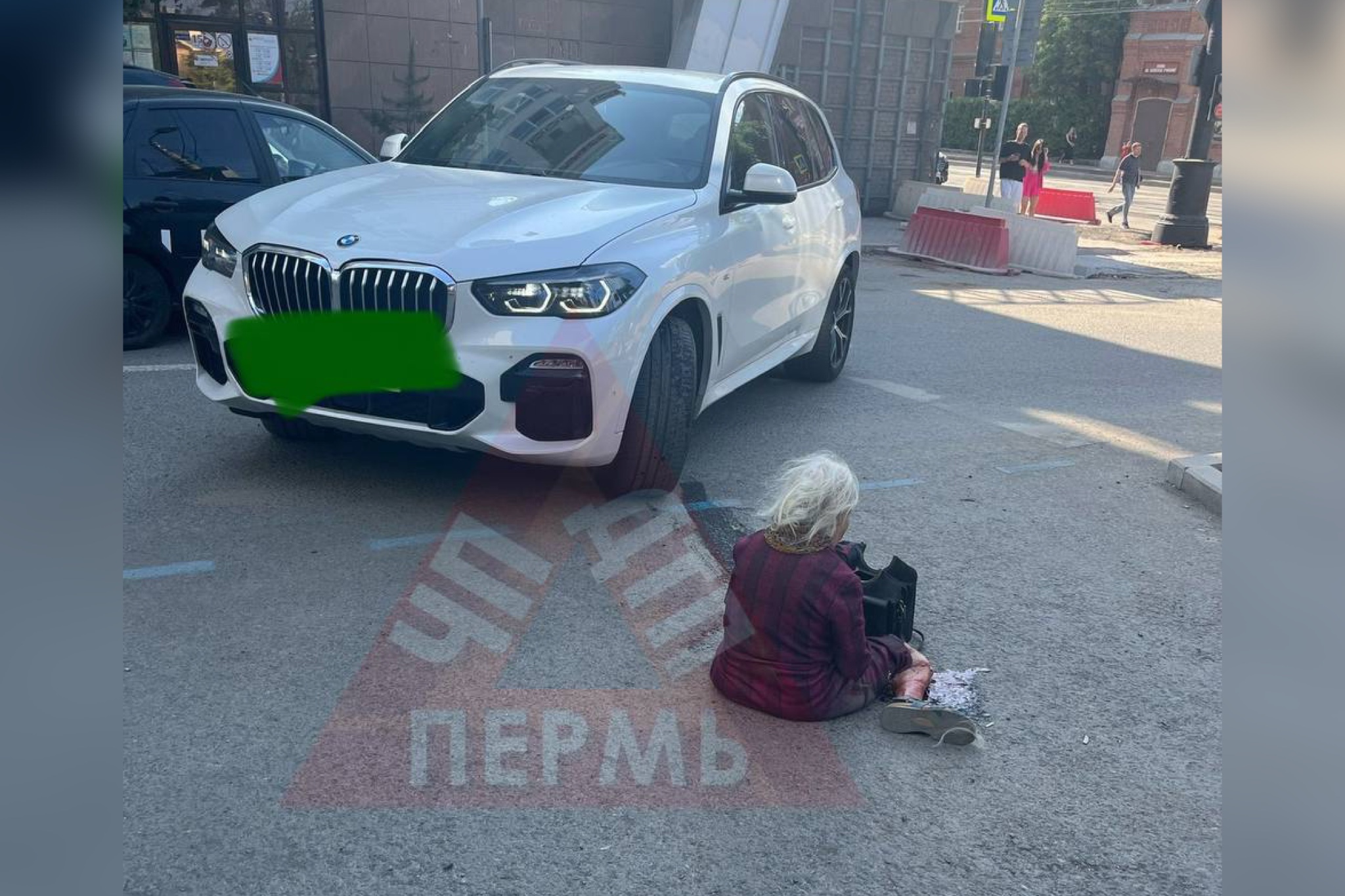 В центре Перми 83-летняя женщина попала под колеса BMW | 26.05.2023 | Пермь  - БезФормата