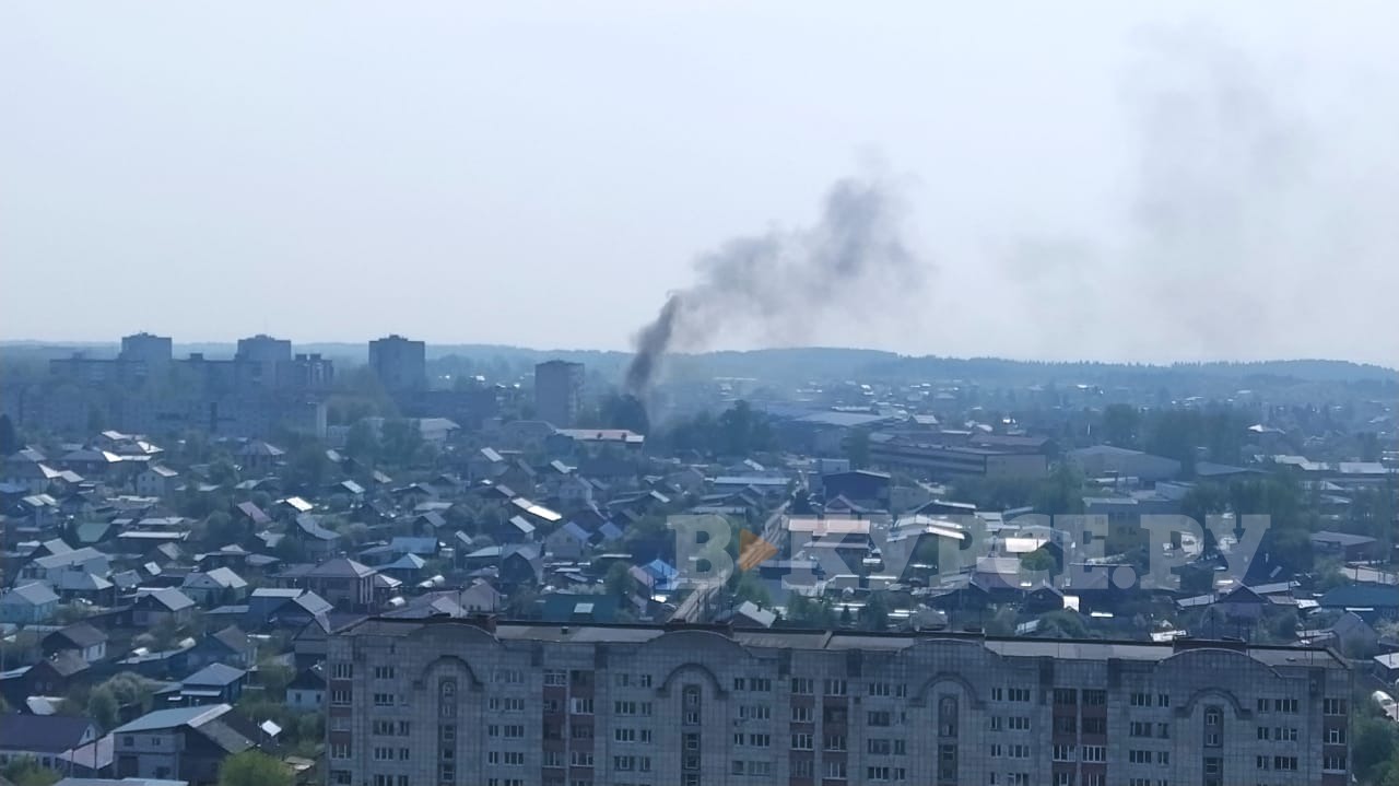 В Индустриальном районе Перми горели заброшенные сараи и гаражи |  12.05.2023 | Пермь - БезФормата