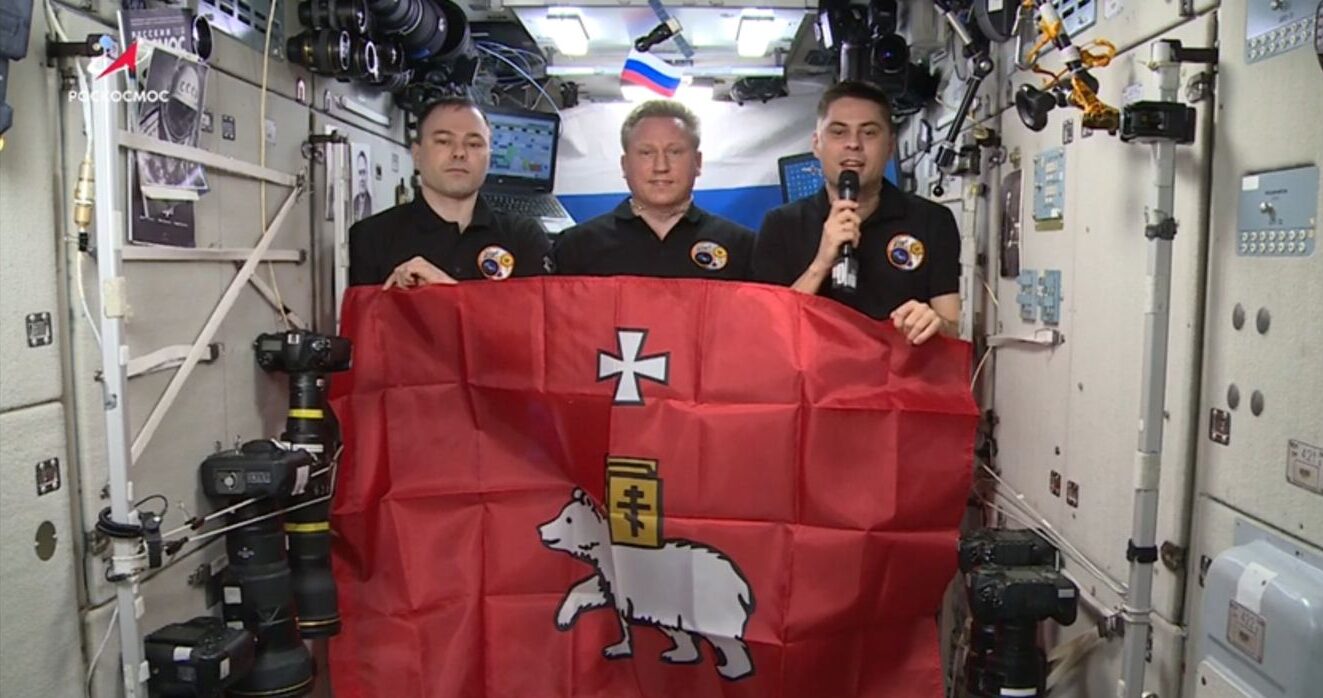 мкс 2009. международная космическая станция iss. космос 2022. ривьера мкс. мкс в небе.