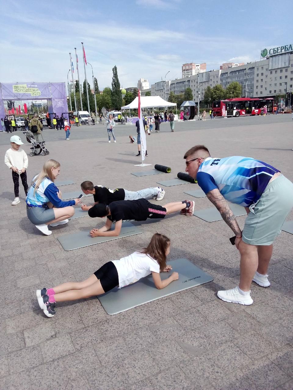 В Перми шестилетняя девочка побила рекорд России стоянию в планке |  26.06.2023 | Пермь - БезФормата