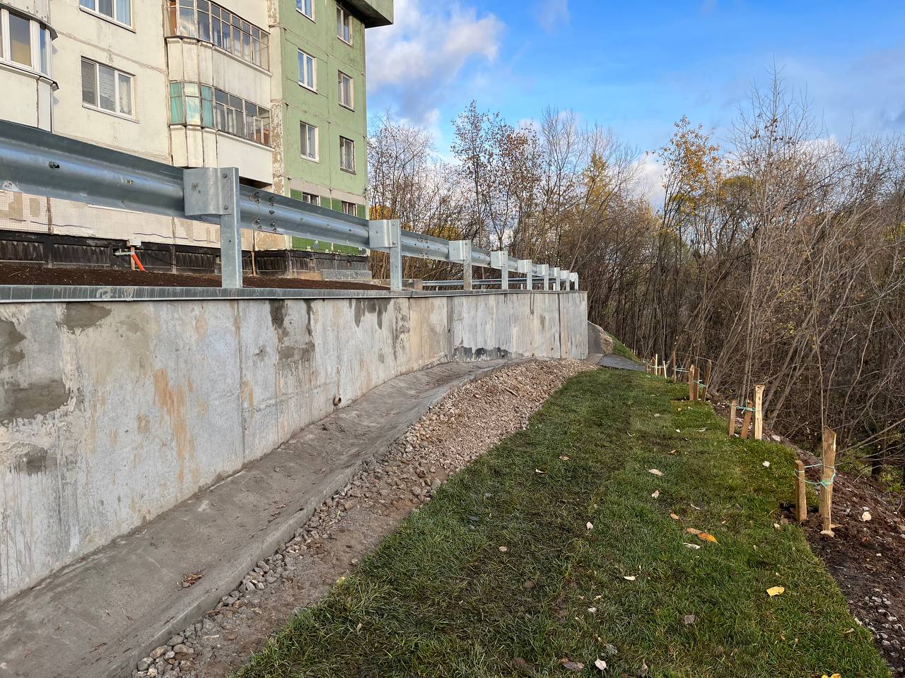 В Перми построили подпорную стенку на склоне реки Егошихи | 20.10.2023 |  Пермь - БезФормата