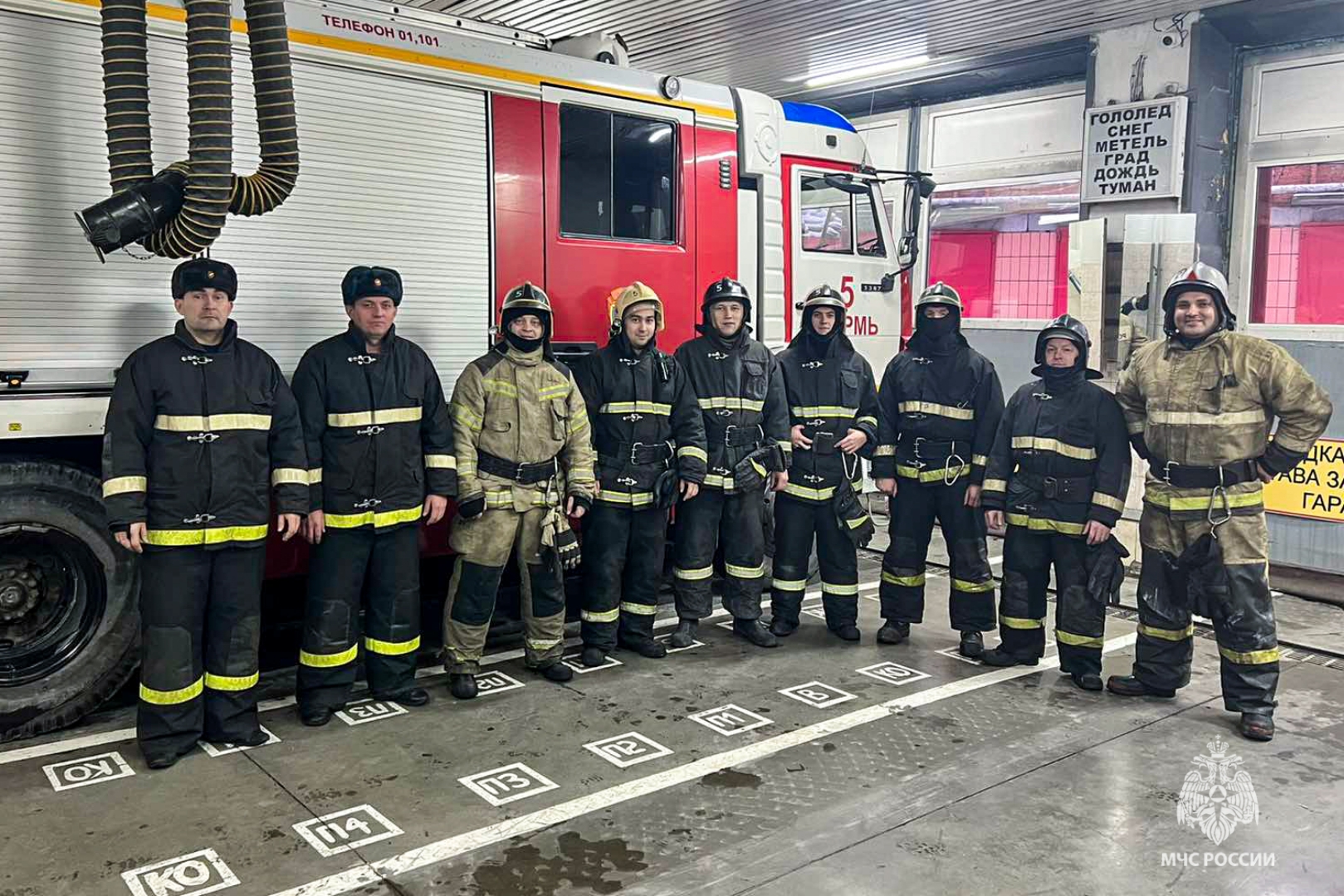 В Перми пожарные спасли из огня восемь человек, в том числе ребенка |  31.10.2023 | Пермь - БезФормата