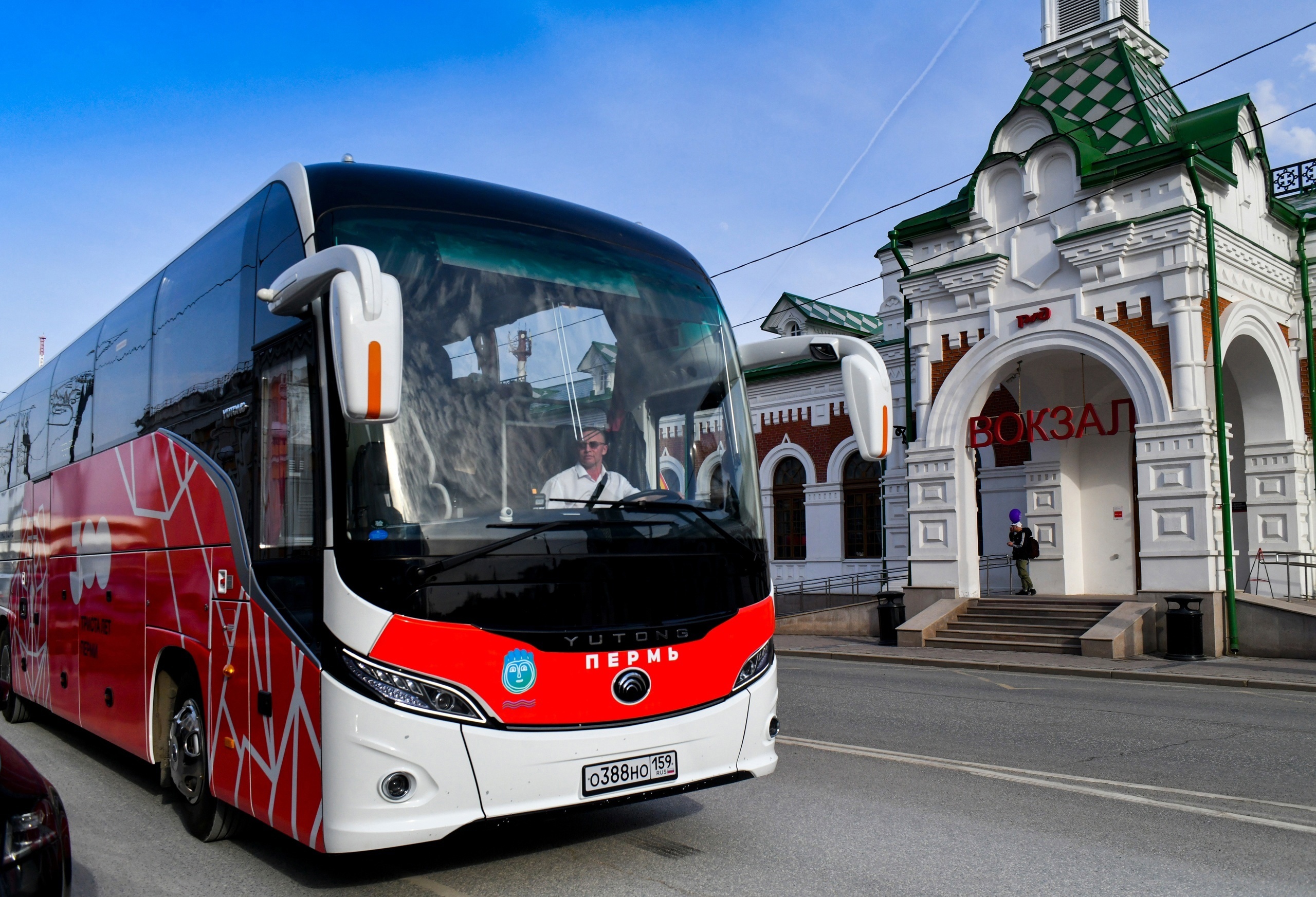 Экскурсионный автобус Матрешка в Сочи