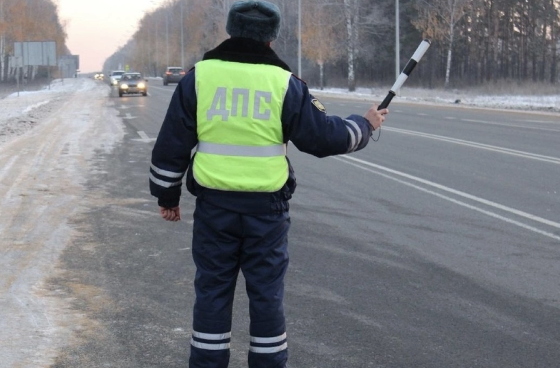 В Перми на светофоре мужчина на «Лексусе» сбил мать и ребенка | 17.12.2023  | Пермь - БезФормата