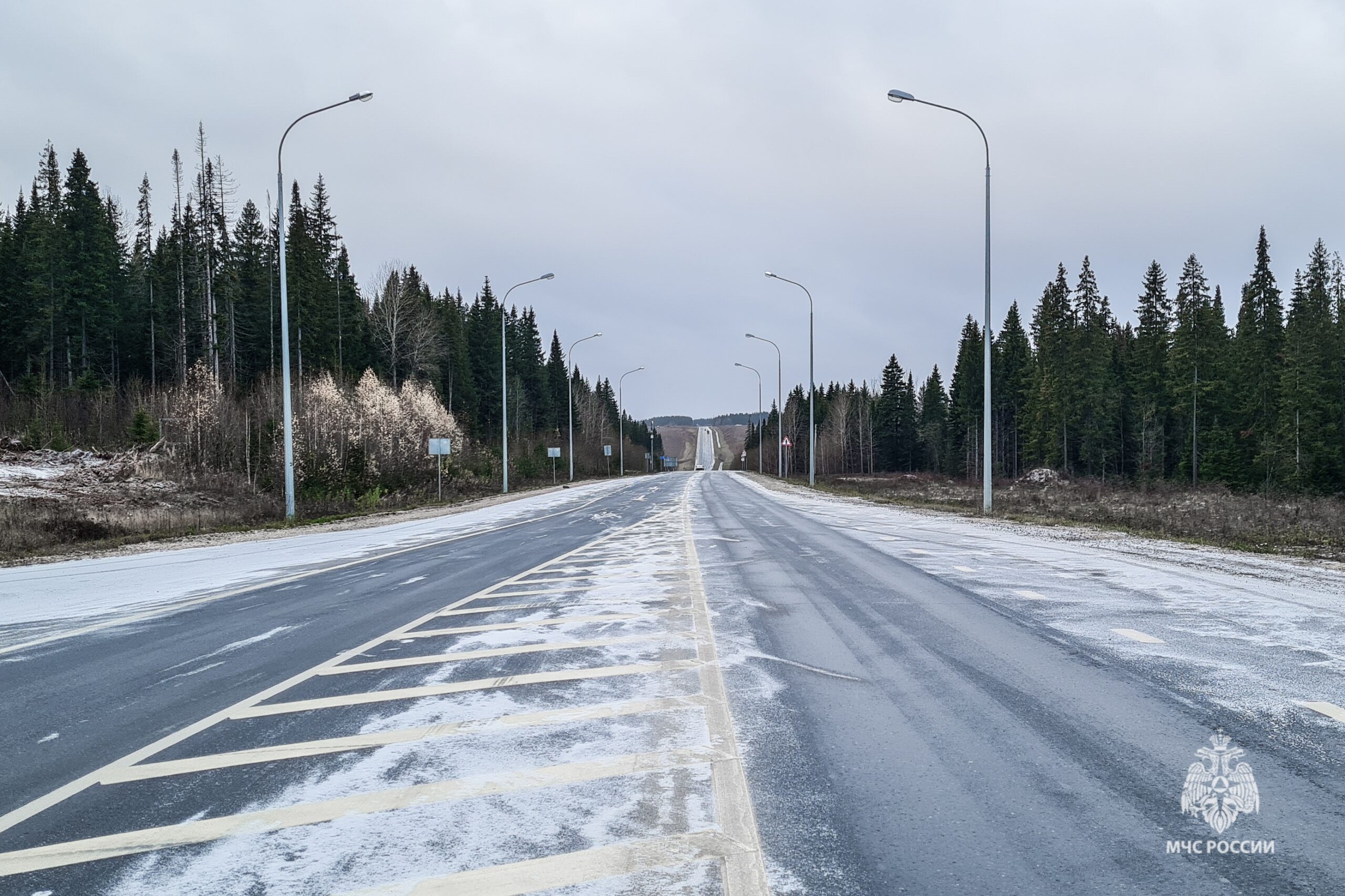 На трассе Екатеринбург — Пермь МЧС развернуло два пункта обогрева для  застрявших в пробке водителей | 27.12.2023 | Пермь - БезФормата