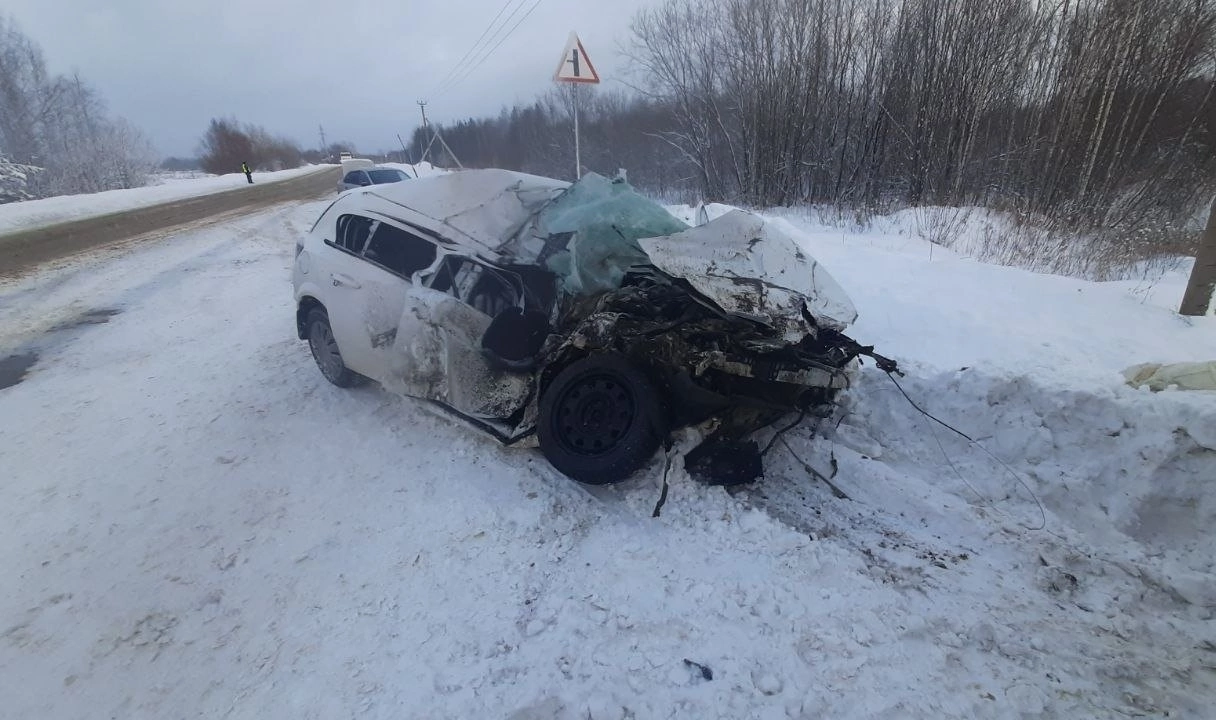 В Пермском крае в ДТП с грузовиком пострадал водитель легковушки |  29.12.2023 | Пермь - БезФормата