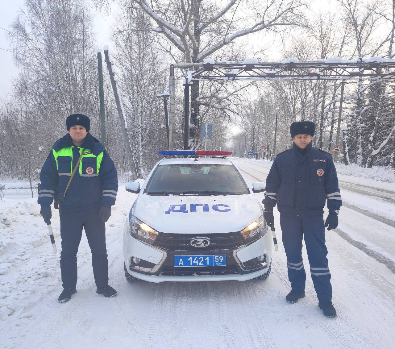 Пермские ДПСники спасли замерзающего на трассе жителя Казани | 17.01.2024 |  Пермь - БезФормата