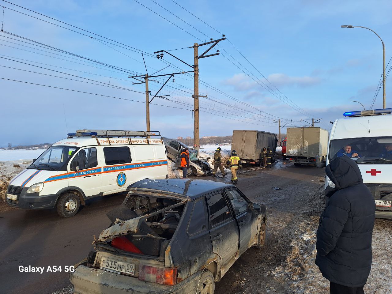 Газель отбросило на «встречку»: в Перми на Соликамской — тройное ДТП. Фото  | 22.02.2024 | Пермь - БезФормата