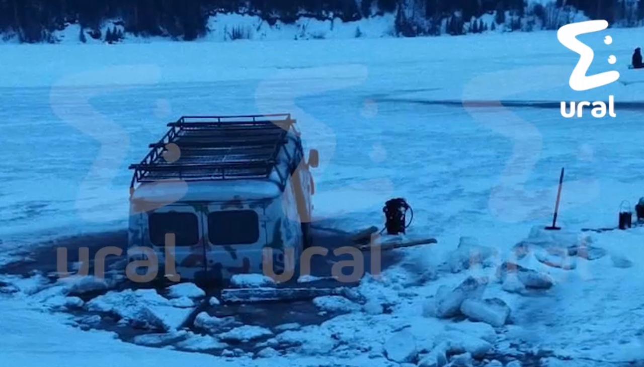 В Прикамье сразу несколько машин рыбаков ушло под лед | 28.03.2024 | Пермь  - БезФормата