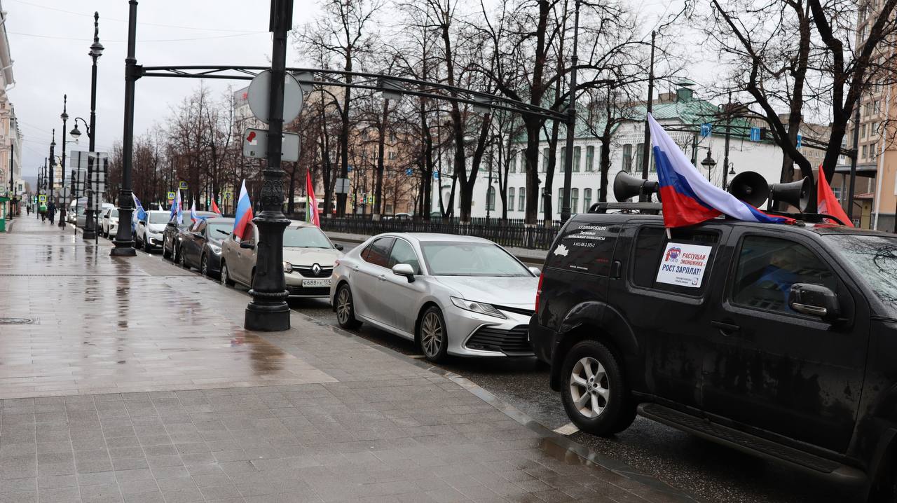 В Перми прошёл праздничный автопробег, посвящённый 1 мая | 01.05.2024 |  Пермь - БезФормата