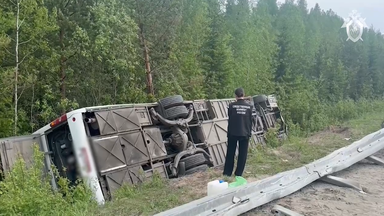 После ДТП с перевернувшимся автобусом на трассе «Березники — Пермь»  возбудили уголовное дело | 13.06.2024 | Пермь - БезФормата