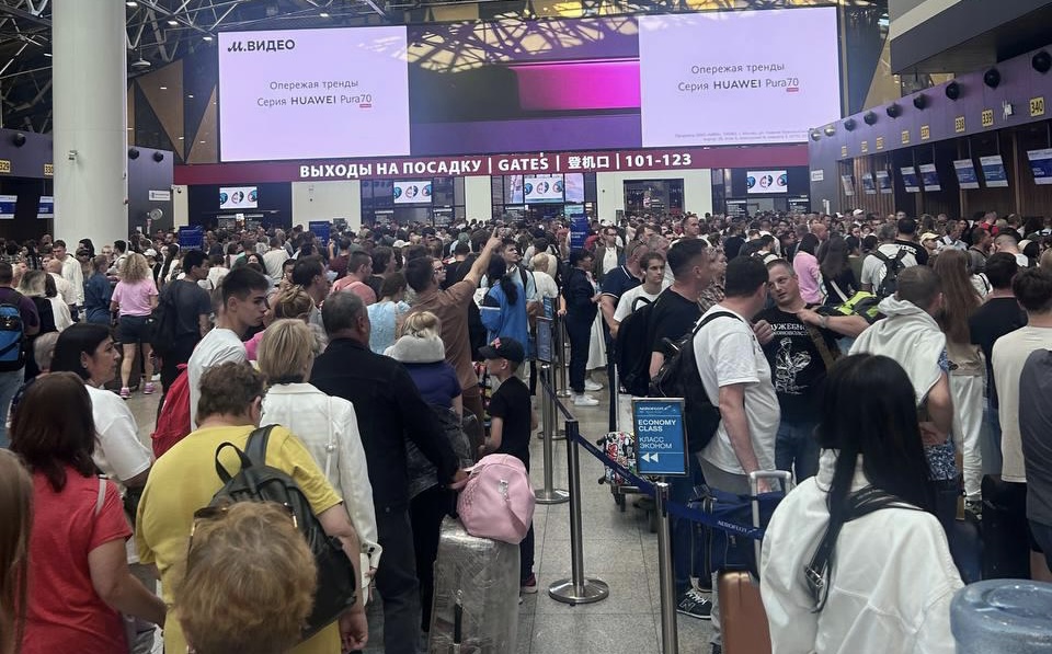 Пассажиры «Аэрофлота» в Шереметьево