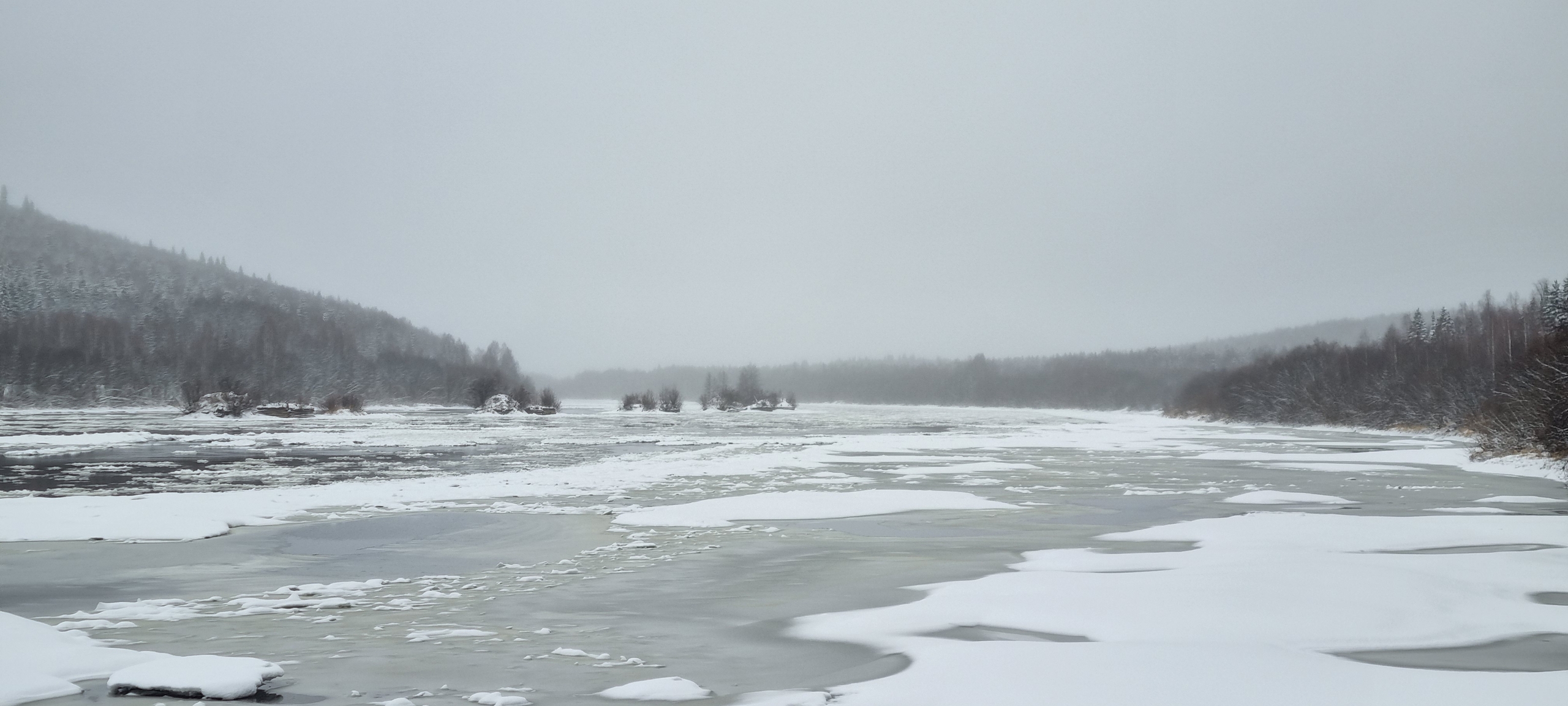 Фото: государственный инспектор в области охраны окружающей среды Вишерского участка природного парка «Пермский» А.В. Малков